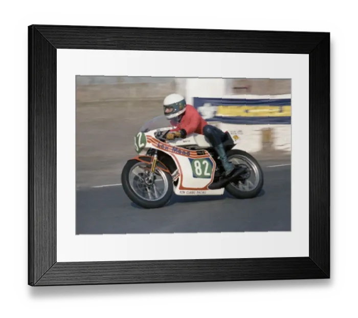 Framed Print : James Dean (Yamaha) 1978 Junior TT Framed Print : James Dean (Yamaha) 1978 Junior TT