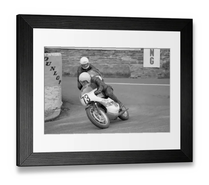 Framed Print : Walter Dawson (Yamaha) 1972 Senior TT Framed Print : Walter Dawson (Yamaha) 1972 Senior TT
