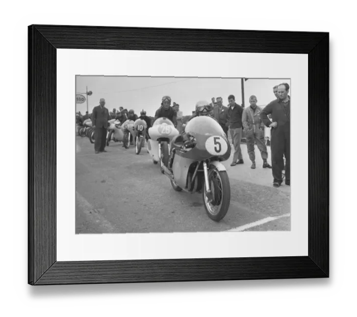 Framed Print : Gary Hocking (MV) 1961 Senior TT Framed Print : Gary Hocking (MV) 1961 Senior TT