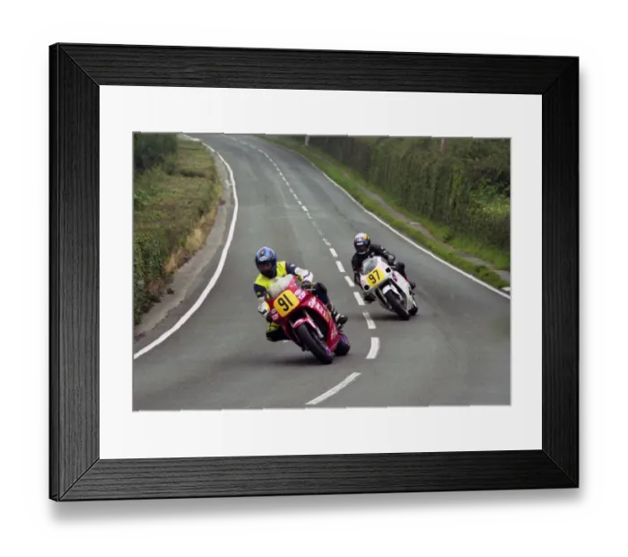 Framed Print : Trevor Powell (Yamaha) and Karl Moss (Suzuki) 1998 Senior Manx Grand Prix