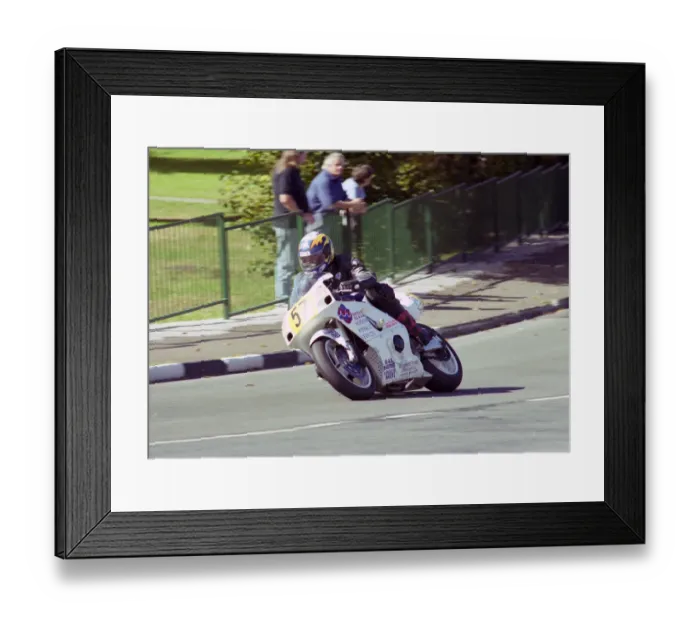 Framed Print : Karl Moss (Suzuki) 1999 Senior Manx Grand Prix Framed Print : Karl Moss (Suzuki) 1999 Senior Manx Grand Prix