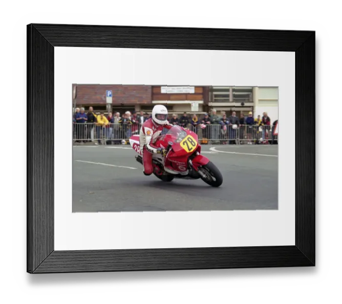Framed Print : Kenny Munro (Honda) 1999 Newcomers Manx Grand Prix Framed Print : Kenny Munro (Honda) 1999 Newcomers Manx Grand Prix
