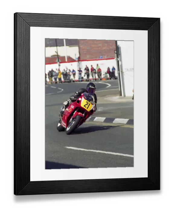 Framed Print : Karl Moss (Suzuki) 2000 Senior Manx Grand Prix Framed Print : Karl Moss (Suzuki) 2000 Senior Manx Grand Prix
