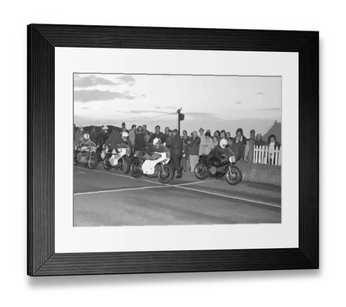 Framed Print : Roger Monnery (Yoshimura Honda, 106) 1975 Manx Grand Prix Framed Print : Roger Monnery (Yoshimura Honda, 106) 1975 Manx Grand Prix