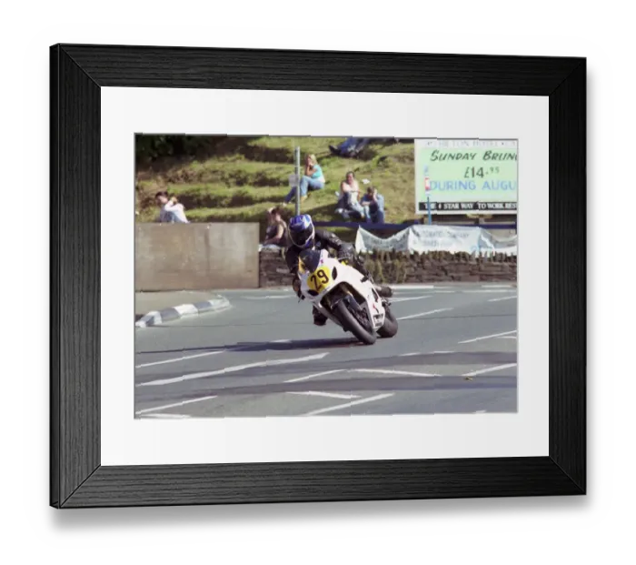 Framed Print : Karl Moss (Suzuki) 2005 Senior Manx Grand Prix Framed Print : Karl Moss (Suzuki) 2005 Senior Manx Grand Prix