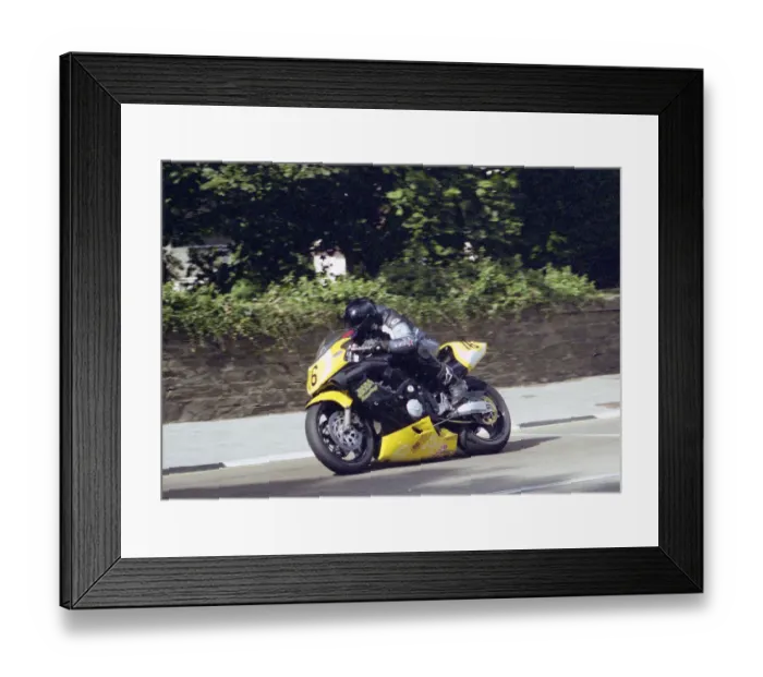 Framed Print : Ken Davis (Dara Brady Honda) 2003 Senior Manx Grand Prix