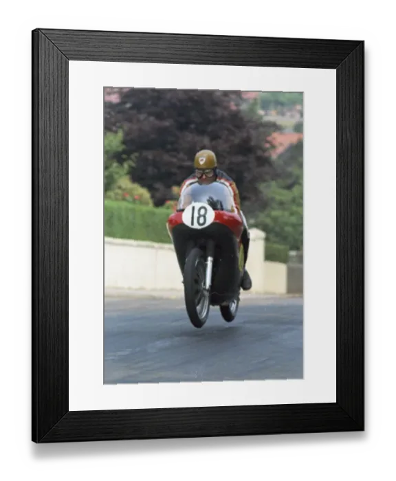 Framed Print : Selwyn Griffiths (Cowles Matchless) 1970 Senior TT Framed Print : Selwyn Griffiths (Cowles Matchless) 1970 Senior TT