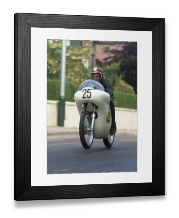 Framed Print : Darryl Pendlebury (Norton) 1970 Senior TT