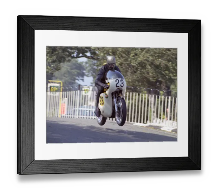 Framed Print : Ken Inwood (Norton) 1971 Senior Manx Grand Prix Framed Print : Ken Inwood (Norton) 1971 Senior Manx Grand Prix