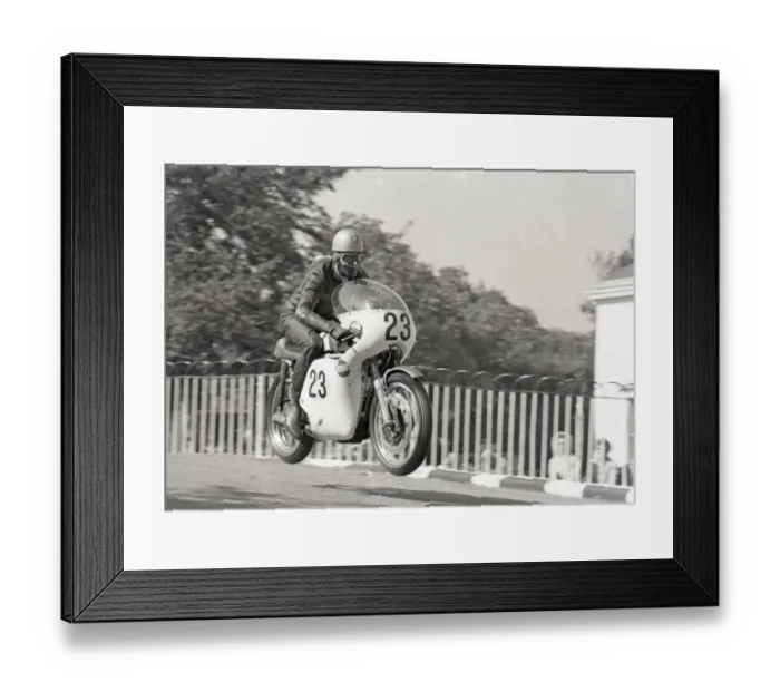 Framed Print : Ken Inwood (Norton) 1971 Senior Manx Grand Prix Framed Print : Ken Inwood (Norton) 1971 Senior Manx Grand Prix