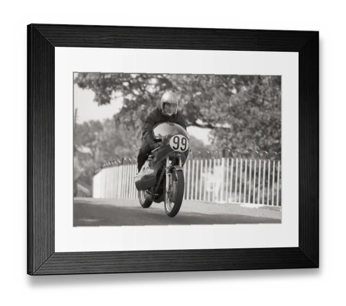 Framed Print : Brian Coope (Kawasaki Metisse) 1971 Senior Manx Grand Prix Framed Print : Brian Coope (Kawasaki Metisse) 1971 Senior Manx Grand Prix
