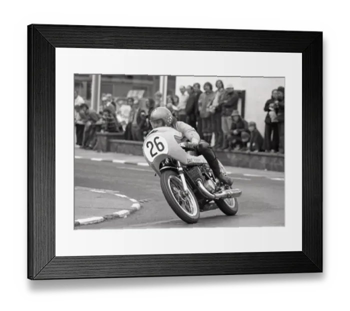 Framed Print : John Cousins (Suzuki) 1975 Senior Manx Grand Prix Framed Print : John Cousins (Suzuki) 1975 Senior Manx Grand Prix