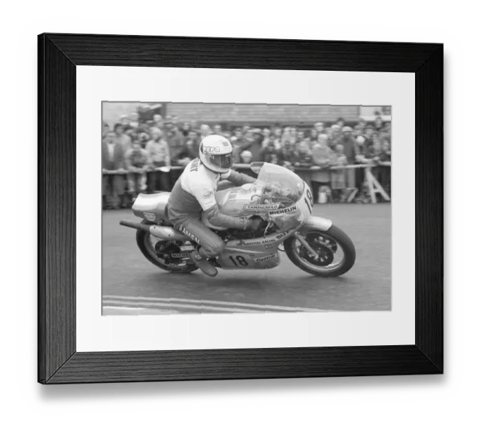 Framed Print : Stu Avant (Suzuki) 1977 Senior TT Framed Print : Stu Avant (Suzuki) 1977 Senior TT