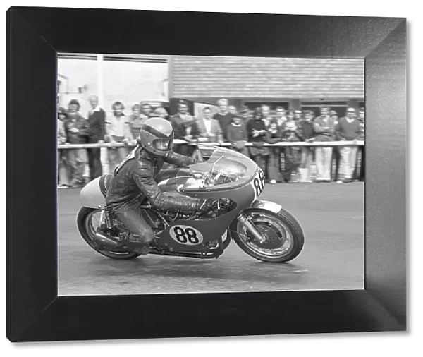 Doug Jones (Seeley) 1975 Senior Manx Grand Prix