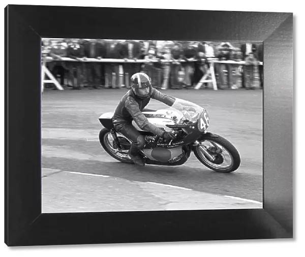 Tony Snape (Yamaha) 1975 Lightweight Manx Grand Prix
