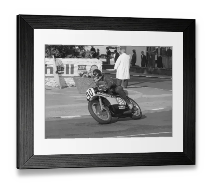 Framed Print : Mick Robinson (Yamaha) 1977 Lightweight Manx Grand Prix Framed Print : Mick Robinson (Yamaha) 1977 Lightweight Manx Grand Prix