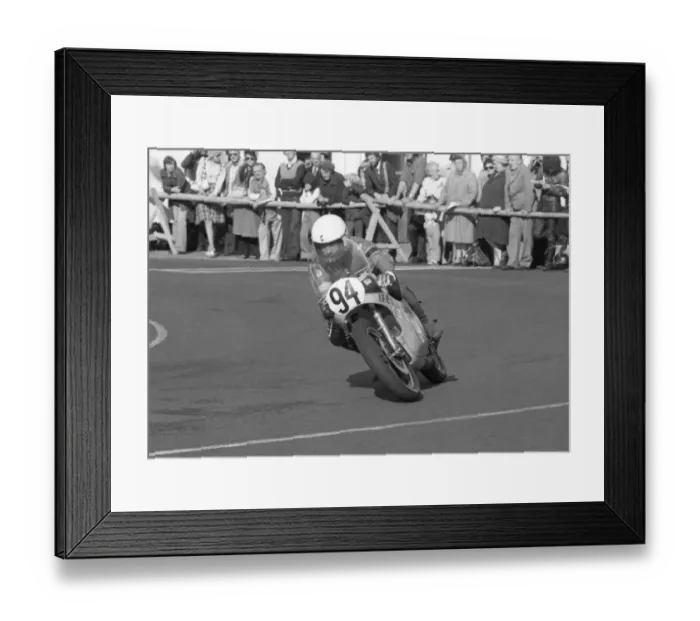 Framed Print : Monty Swann (Maxton Yamaha) 1977 Lightweight Manx Grand Prix Framed Print : Monty Swann (Maxton Yamaha) 1977 Lightweight Manx Grand Prix
