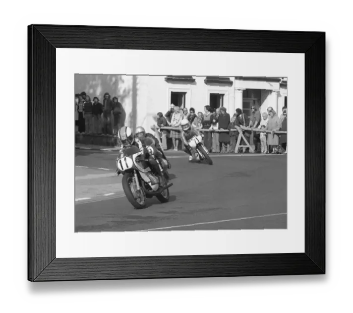 Framed Print : Don McDonald (Suzuki) 1977 Lightweight Manx Grand Prix Framed Print : Don McDonald (Suzuki) 1977 Lightweight Manx Grand Prix