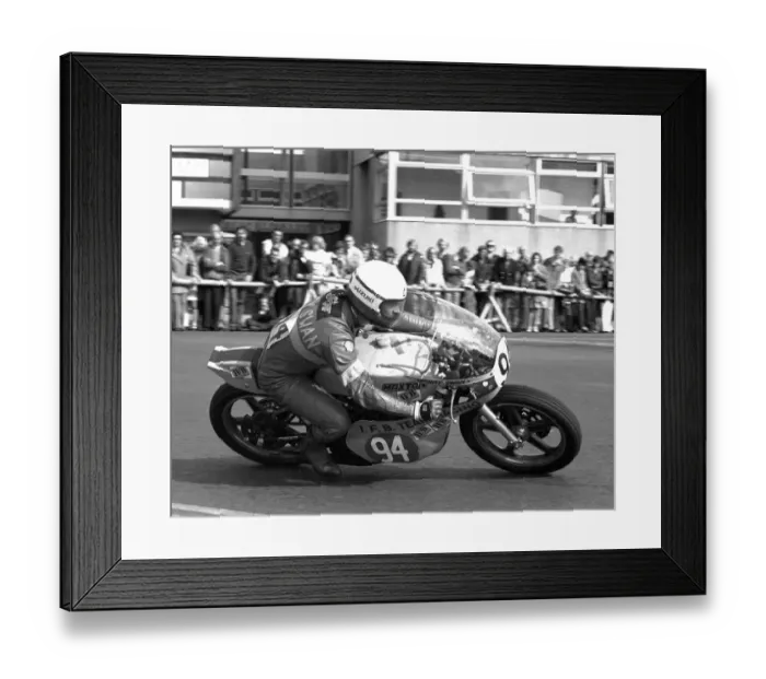 Framed Print : Monty Swann (Maxton Yamaha) 1977 Lightweight Manx Grand Prix