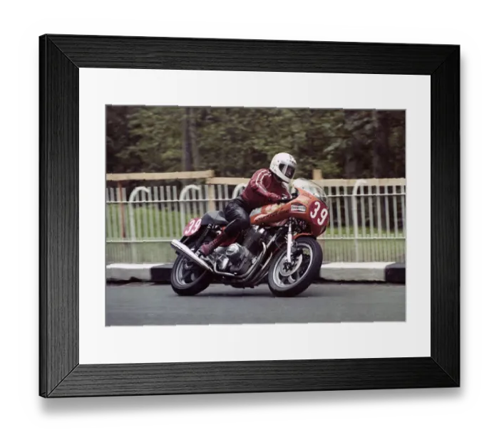 Framed Print : Pete Davies (Laverda) 1980 Formula One TT Framed Print : Pete Davies (Laverda) 1980 Formula One TT