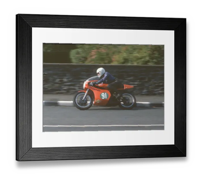 Framed Print : Gordon Russell (Lomas Yamaha) 1978 Lightweight Manx Grand Prix Framed Print : Gordon Russell (Lomas Yamaha) 1978 Lightweight Manx Grand Prix