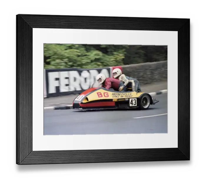 Framed Print : Dick Tapken & Fred Walker (Derbyshire Kawasaki) 1983 Sidecar TT Framed Print : Dick Tapken & Fred Walker (Derbyshire Kawasaki) 1983 Sidecar TT