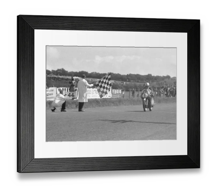 Framed Print : John Surtees (MV) winning the 1959 Junior Ulster Grand Prix