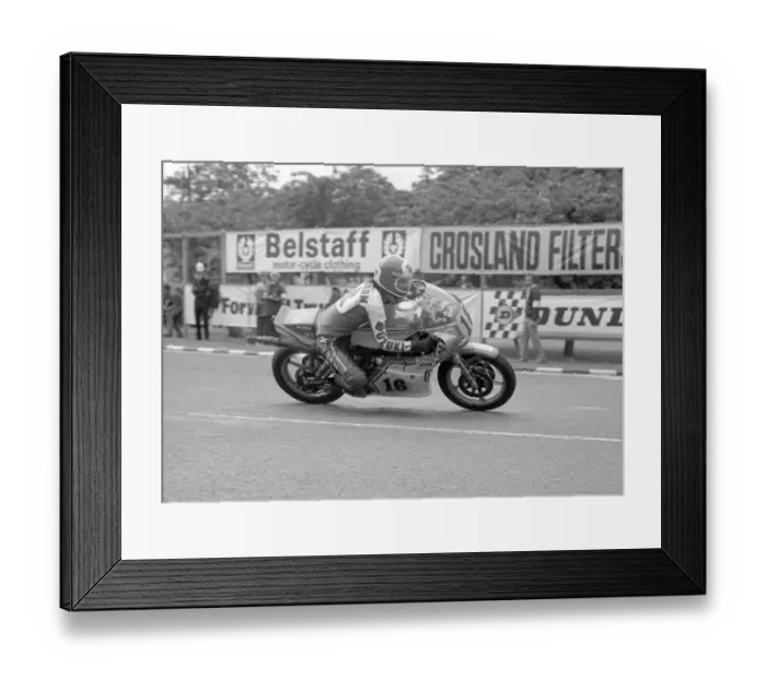 Framed Print : Pat Hennen (Suzuki) 1977 Senior TT Framed Print : Pat Hennen (Suzuki) 1977 Senior TT