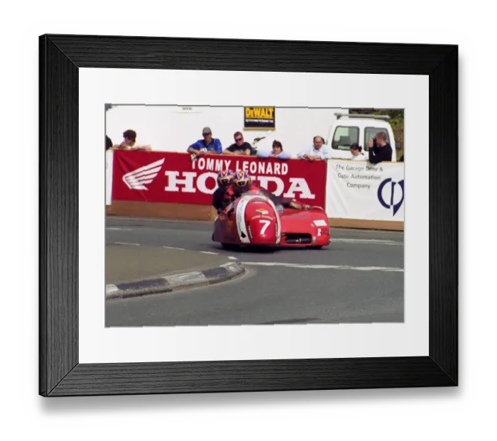 Framed Print : Roy Hanks & Dave Wells (Yamaha) 2002 Sidecar TT