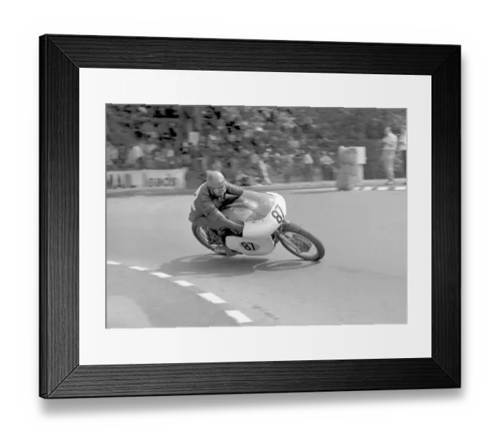 Framed Print : Ross Hannan (Marchless) 1969 Senior TT Framed Print : Ross Hannan (Marchless) 1969 Senior TT