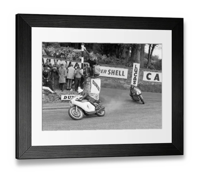 Framed Print : John Hartle (Gilera) and Mike Hailwood (MV) 1963 Senior TT Framed Print : John Hartle (Gilera) and Mike Hailwood (MV) 1963 Senior TT