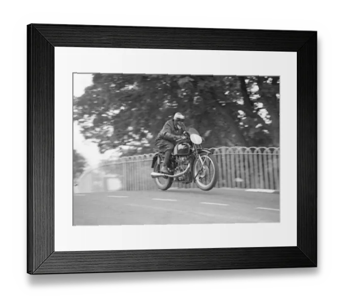 Framed Print : Ronnie Hazlehurst (Velocette) 1950 Junior TT Framed Print : Ronnie Hazlehurst (Velocette) 1950 Junior TT