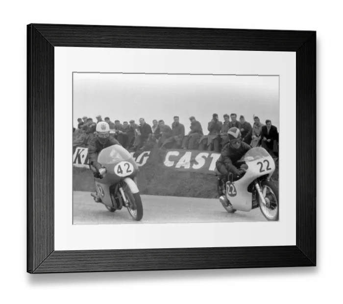 Framed Print : John Hartle (MV) overtakes Arthur Wheeler (AJS) 1958 Senior TT
