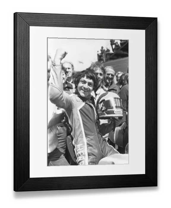 Framed Print : Tom Herron (Yamaha) 1976 Senior TT Framed Print : Tom Herron (Yamaha) 1976 Senior TT
