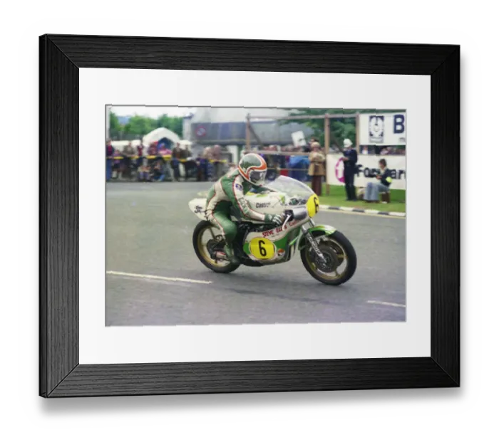 Framed Print : Tom Herron (Yamaha) 1977 Senior TT Framed Print : Tom Herron (Yamaha) 1977 Senior TT