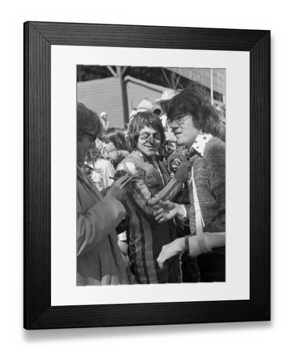 Framed Print : Tom Herron (Yamaha) 1975 Junior TT Framed Print : Tom Herron (Yamaha) 1975 Junior TT