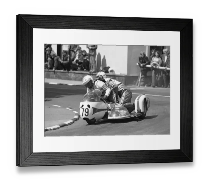 Framed Print : Alan Moss & Brian Vousden (Triumph) 1975 500 Sidecar TT Framed Print : Alan Moss & Brian Vousden (Triumph) 1975 500 Sidecar TT