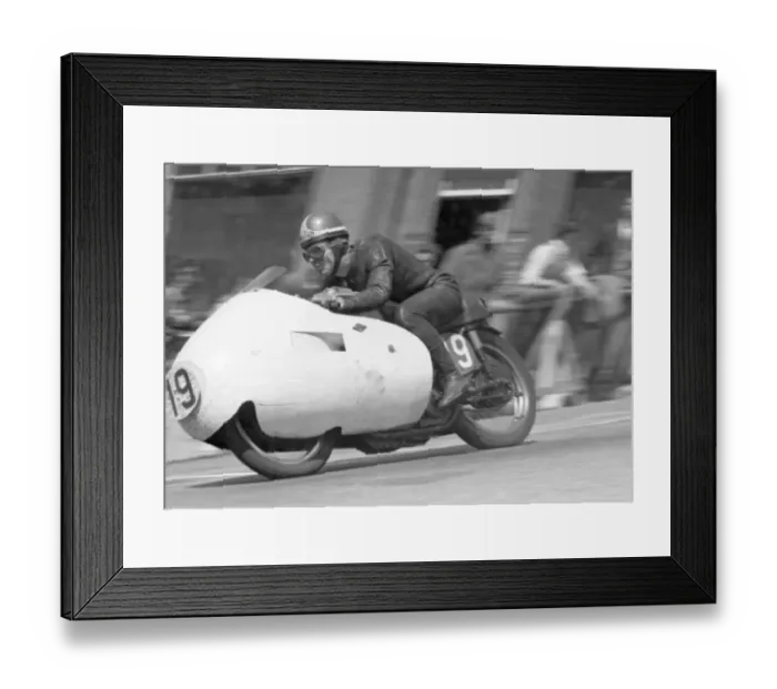Framed Print : Eric Hinton (Norton) 1957 Senior TT Framed Print : Eric Hinton (Norton) 1957 Senior TT
