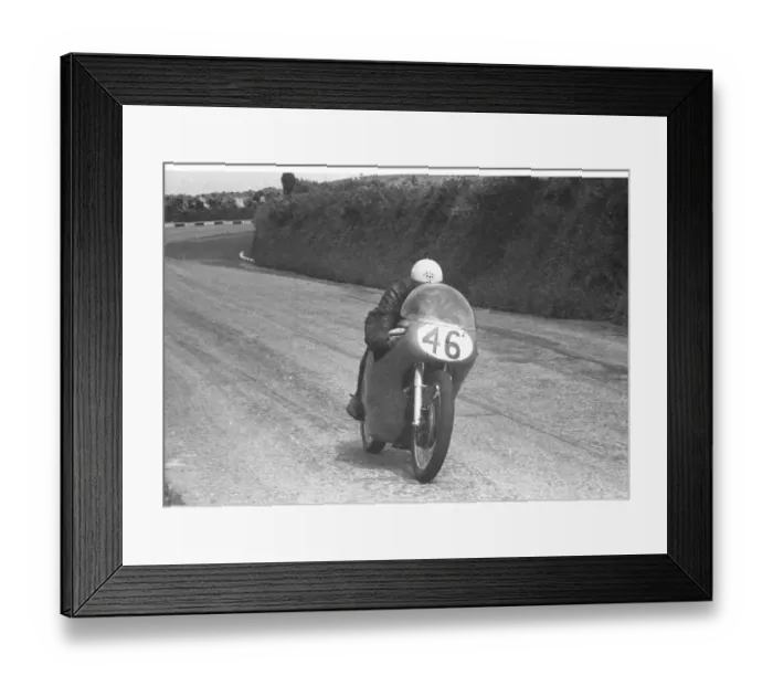 Framed Print : Eric Hinton (Norton) 1958 Junior TT Framed Print : Eric Hinton (Norton) 1958 Junior TT