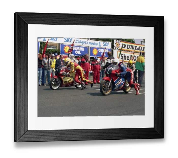 Framed Print : Eddie Laycock (EMC) and Steve Hislop (Yamaha) 1988 Junior TT Framed Print : Eddie Laycock (EMC) and Steve Hislop (Yamaha) 1988 Junior TT