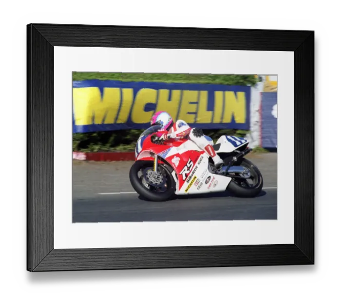 Framed Print : Steve Hislop (Honda) 1989 Junior TT Framed Print : Steve Hislop (Honda) 1989 Junior TT