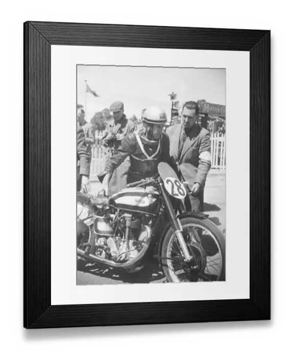 Framed Print : Harry Hinton snr (Norton) 1949 Junior TT Framed Print : Harry Hinton snr (Norton) 1949 Junior TT