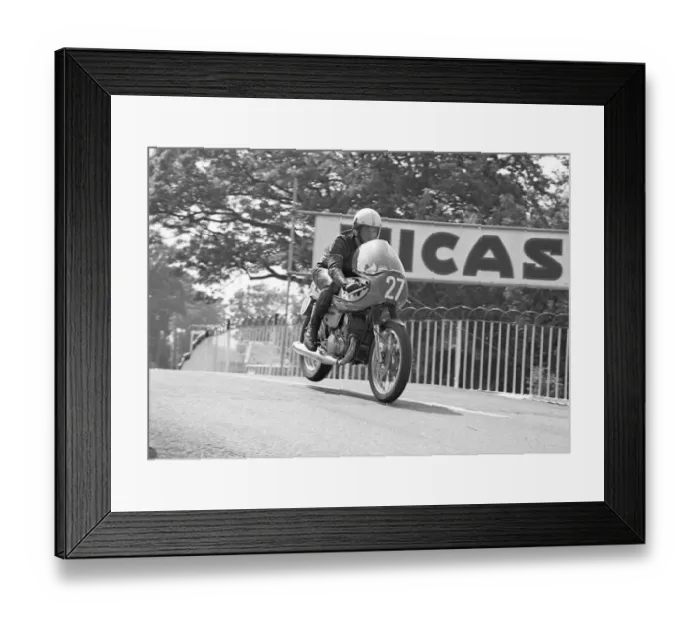 Framed Print : Bob Hirst (Suzuki) 1975 Production TT