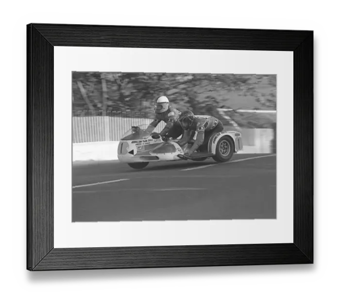 Framed Print : Mac Hobson / Gordon Russell (Yamaha) 1976 500 Sidecar TT Framed Print : Mac Hobson / Gordon Russell (Yamaha) 1976 500 Sidecar TT