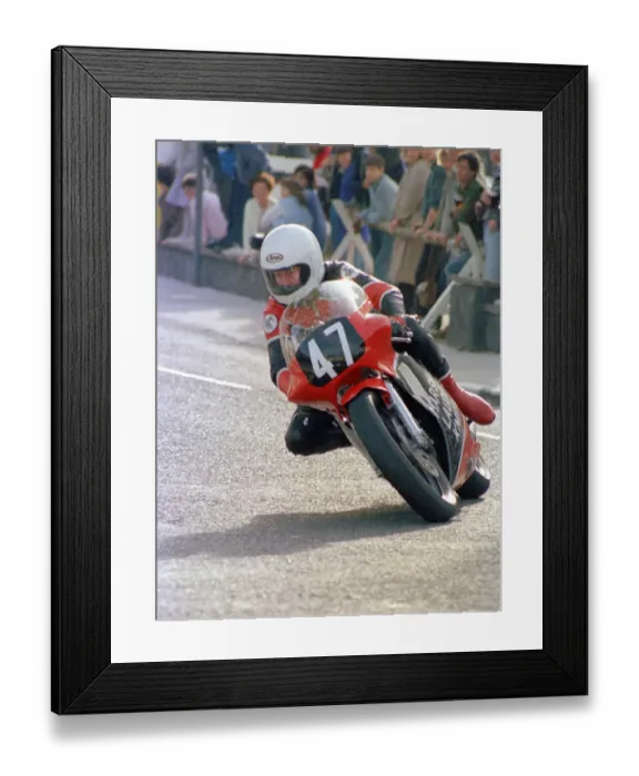 Framed Print : Steve Hislop (Yamaha) 1986 Formula Two TT Framed Print : Steve Hislop (Yamaha) 1986 Formula Two TT