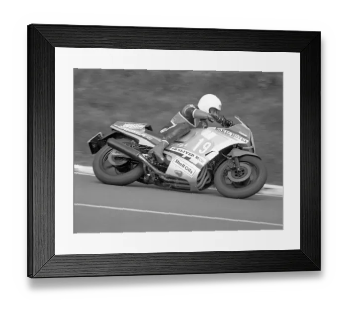 Framed Print : Steve Hislop (Yamaha) 1986 Production B TT Framed Print : Steve Hislop (Yamaha) 1986 Production B TT