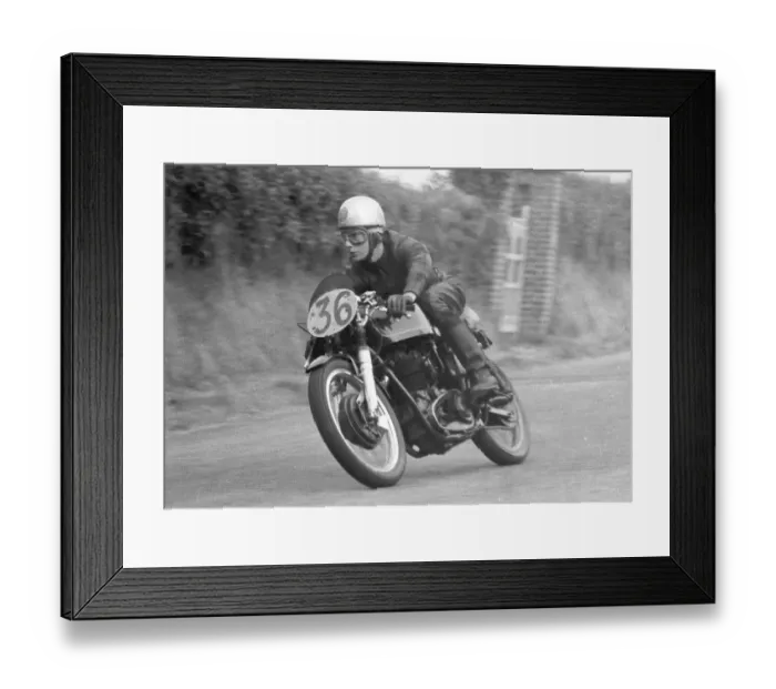 Framed Print : Leo Bury (AJS) 1959 Senior Manx Grand Prix Framed Print : Leo Bury (AJS) 1959 Senior Manx Grand Prix