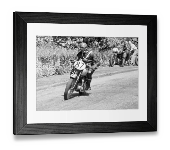 Framed Print : Tom Hodgson (Triumph) 1948 Senior Clubman TT