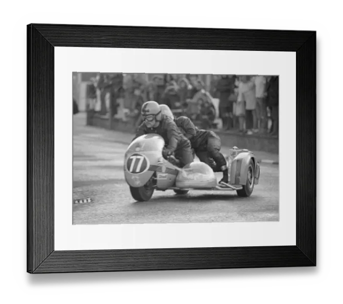 Framed Print : Bill Hodgkins & John Parkins (Guhn Norton) 1972 500 Sidecar TT Framed Print : Bill Hodgkins & John Parkins (Guhn Norton) 1972 500 Sidecar TT