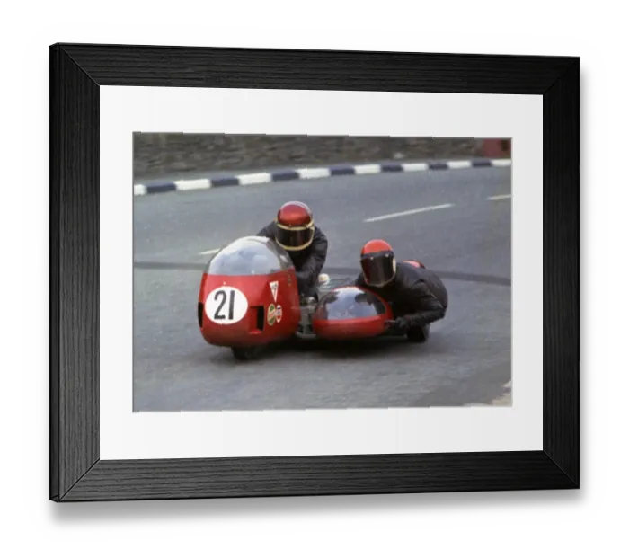 Framed Print : Mick Horspole & Graham Horspole (Bingham Triumph) 1972 750 Sidecar TT Framed Print : Mick Horspole & Graham Horspole (Bingham Triumph) 1972 750 Sidecar TT